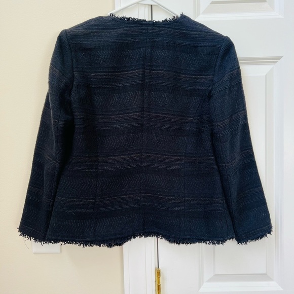 Stunning like new Banana Republic blazer size 2 in black - Picture 6 of 8